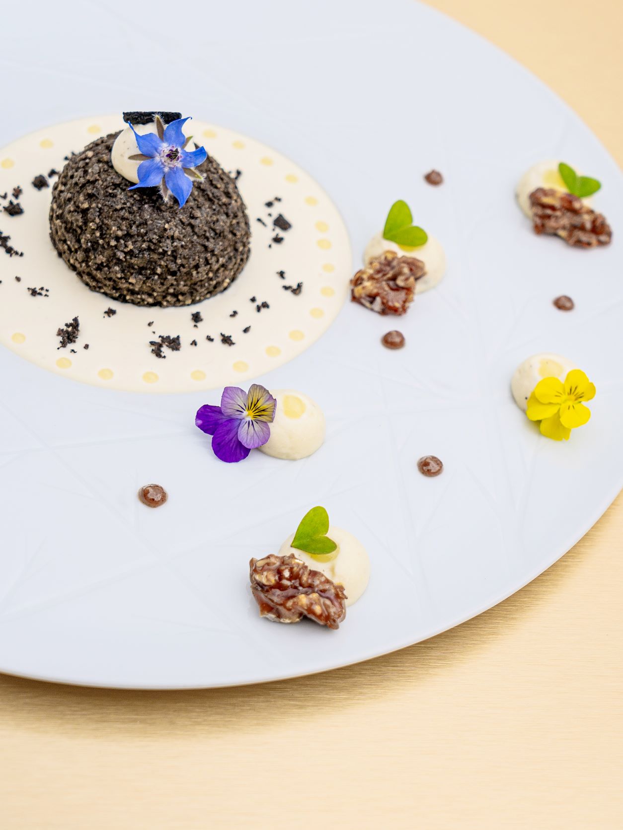 Dessert-Teller im Restaurant de la Meynardie in Paulin