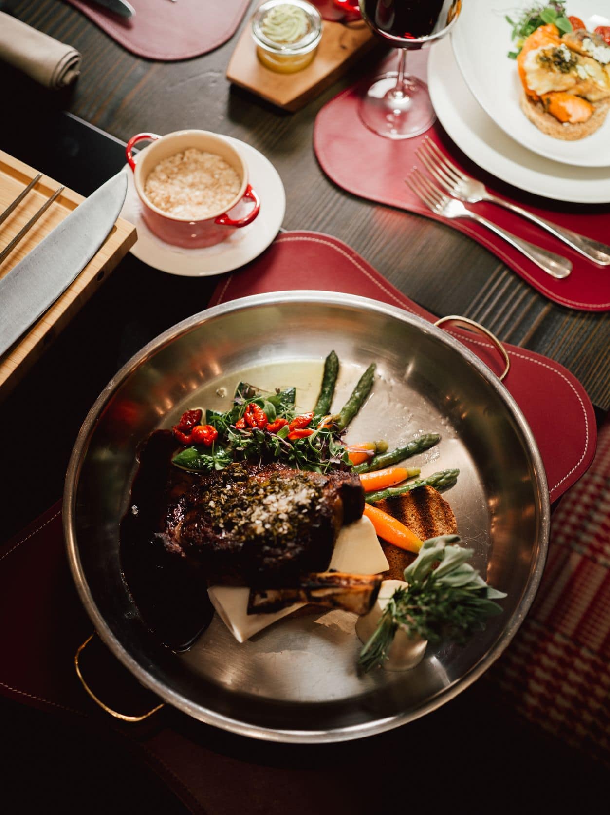 Essen im Restaurant The Grill im Beausite Zermatt
