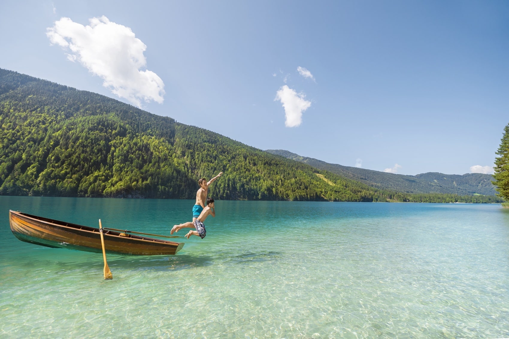 Badende im Weissensee in Kärnten