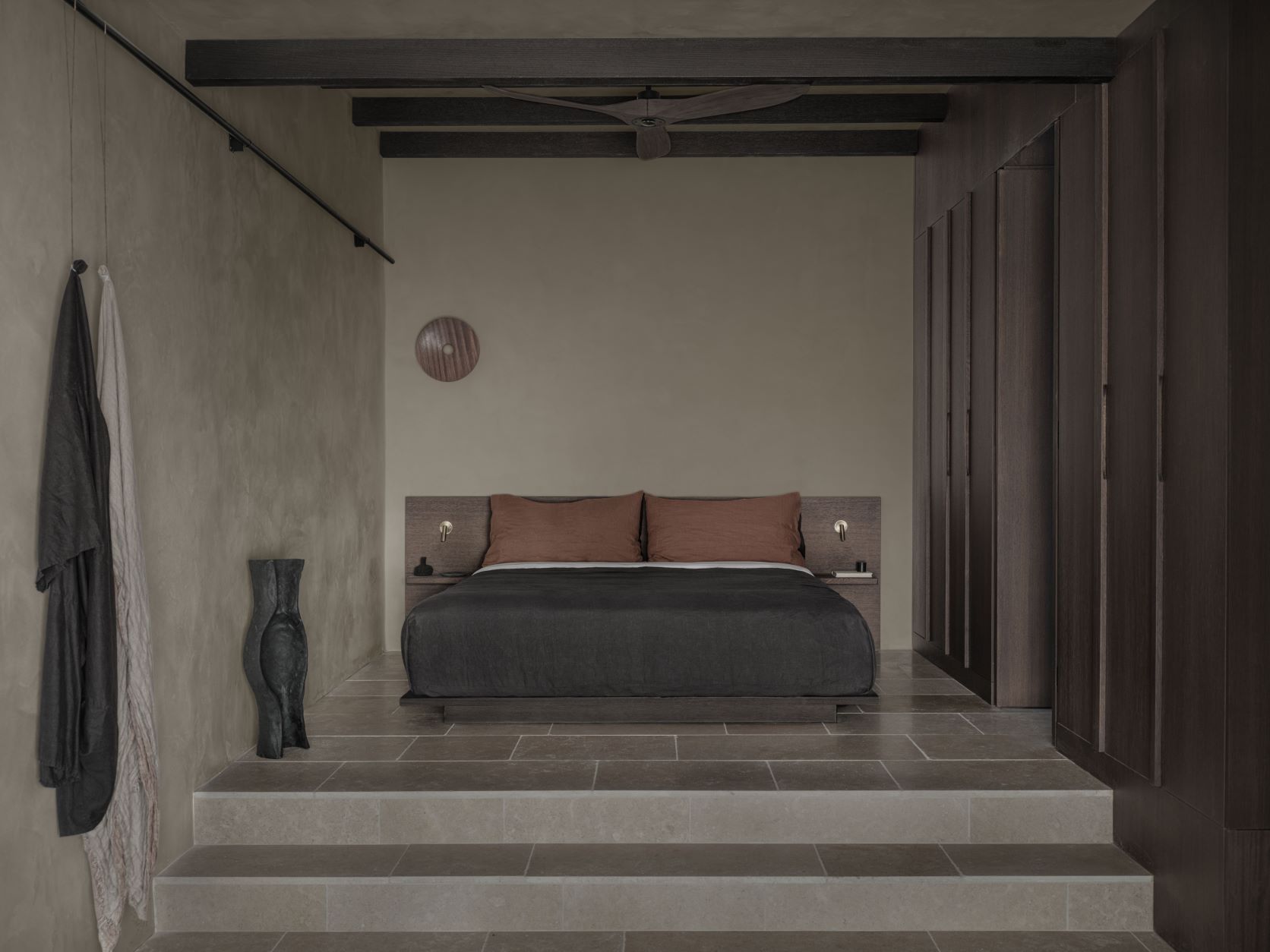 Blick auf Bett in Suite im Casa Cook Mykonos