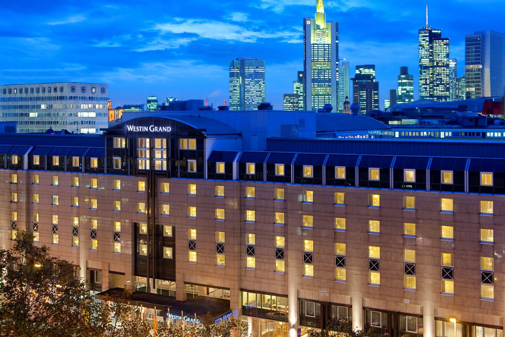 Blick auf Fassade des Westin Grand in Frankfurt
