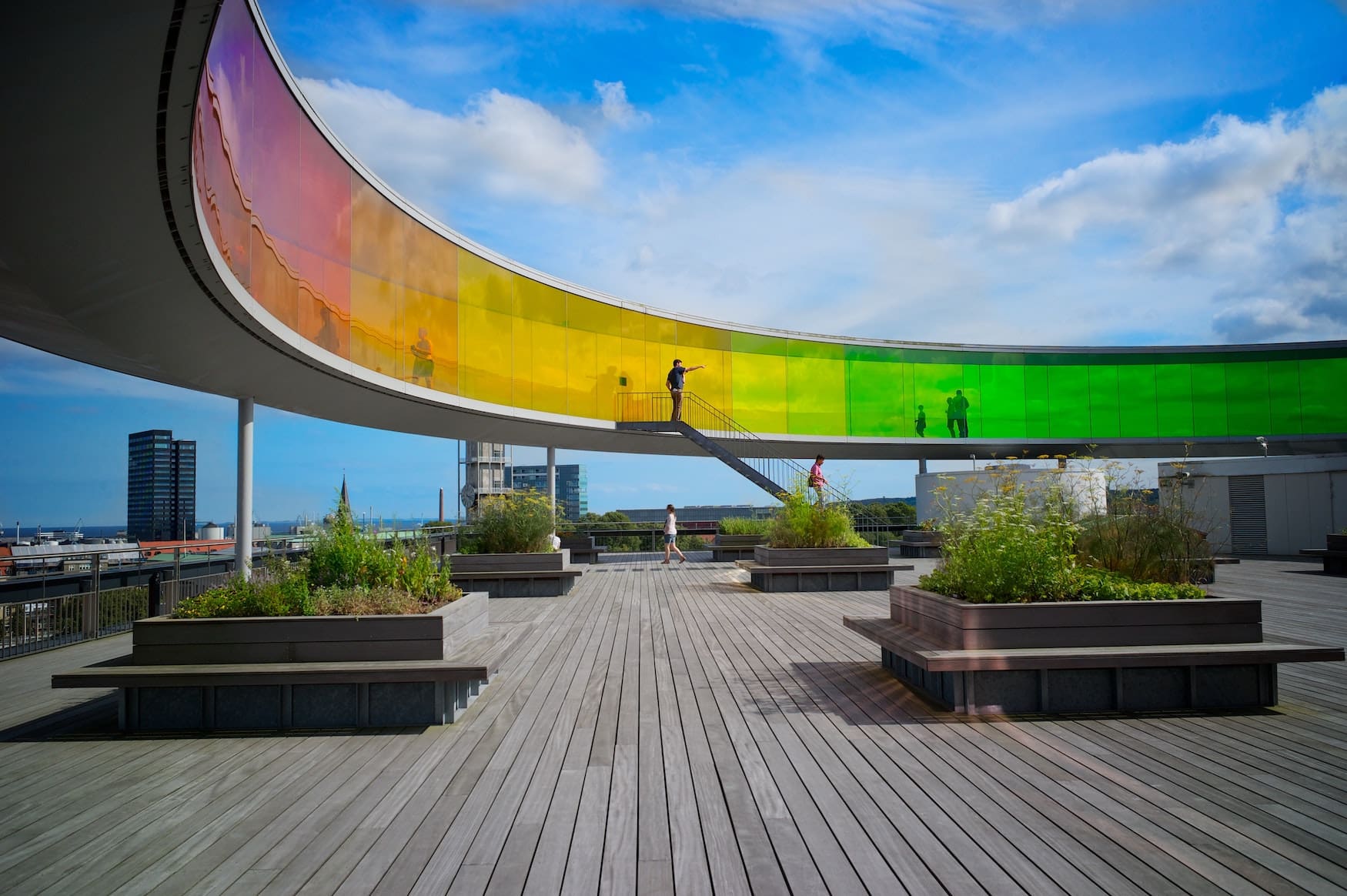 Your Rainbow Panorama - Regenbogen-Tunnel auf dem Dach des Aarhuser Kunstmuseums Aros