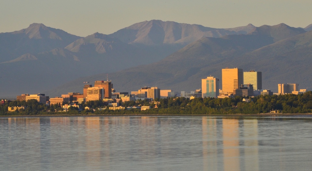 Anchorage in Alaska mit den Church Mountains im Hintergrund