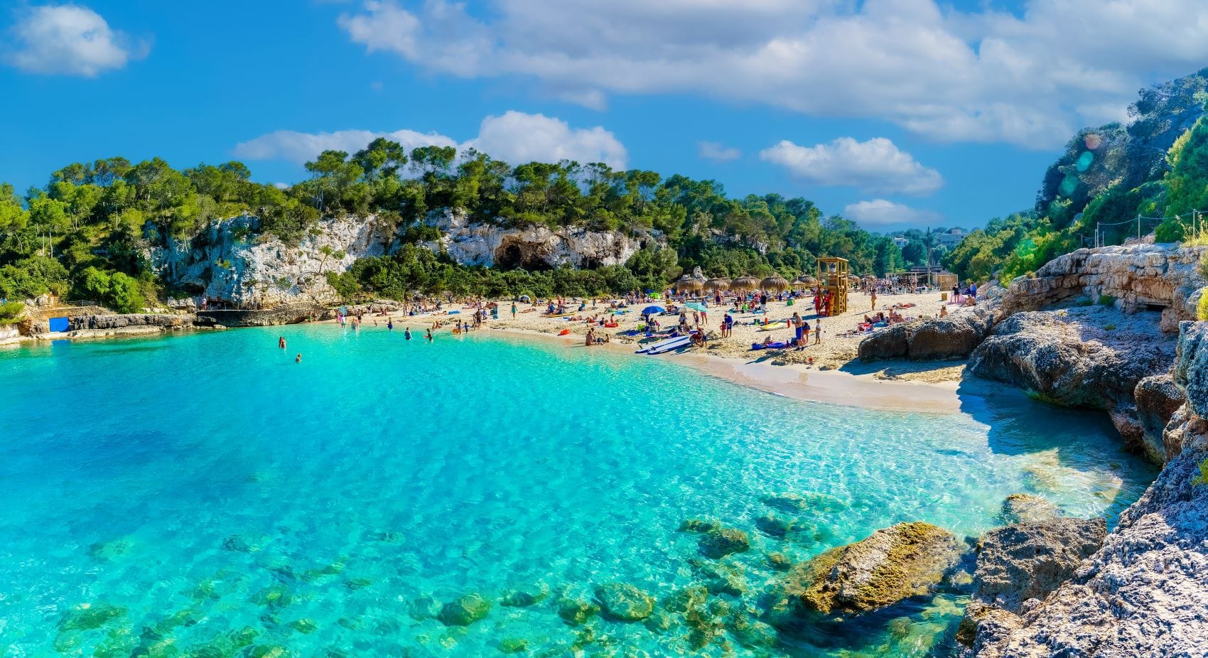 Aussicht auf den Strand von Cala Llombards