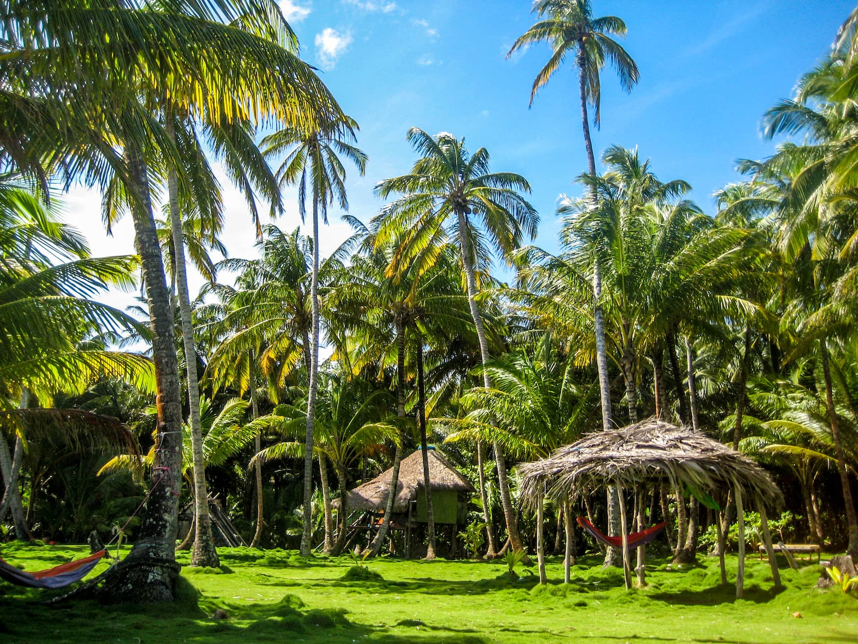 Kleine Hütten auf Big Corn Island