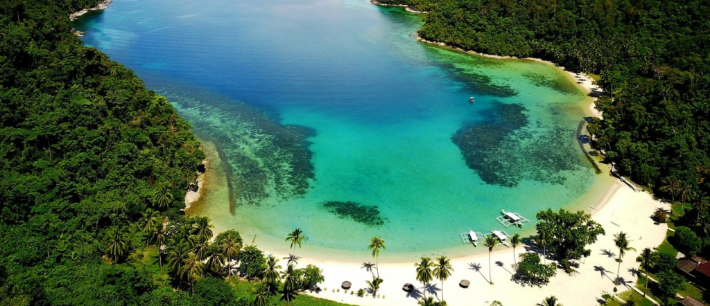Bucht eines nachhaltigen Resorts auf den Philippinen