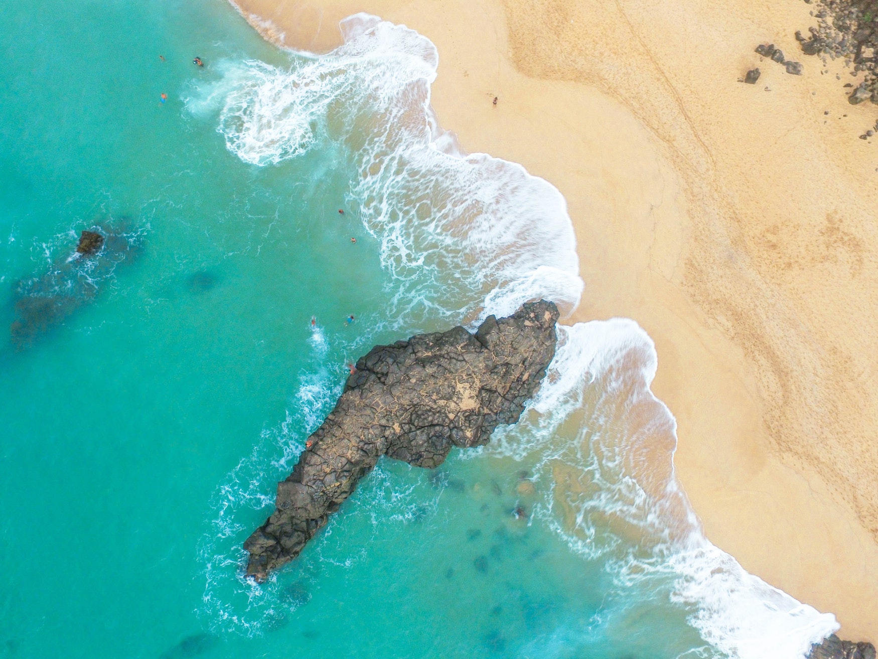 Der Waimea Bay auf Hawaii ist einer unserer schönen Strände der Welt