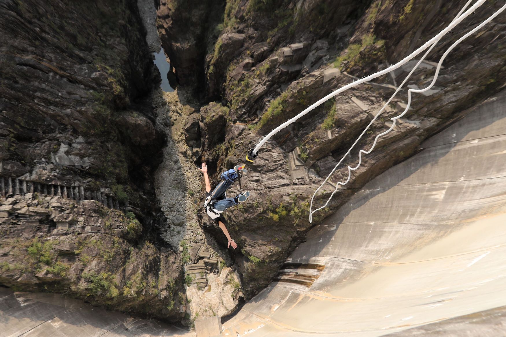 Action im Tessin beim Bungee Jumping