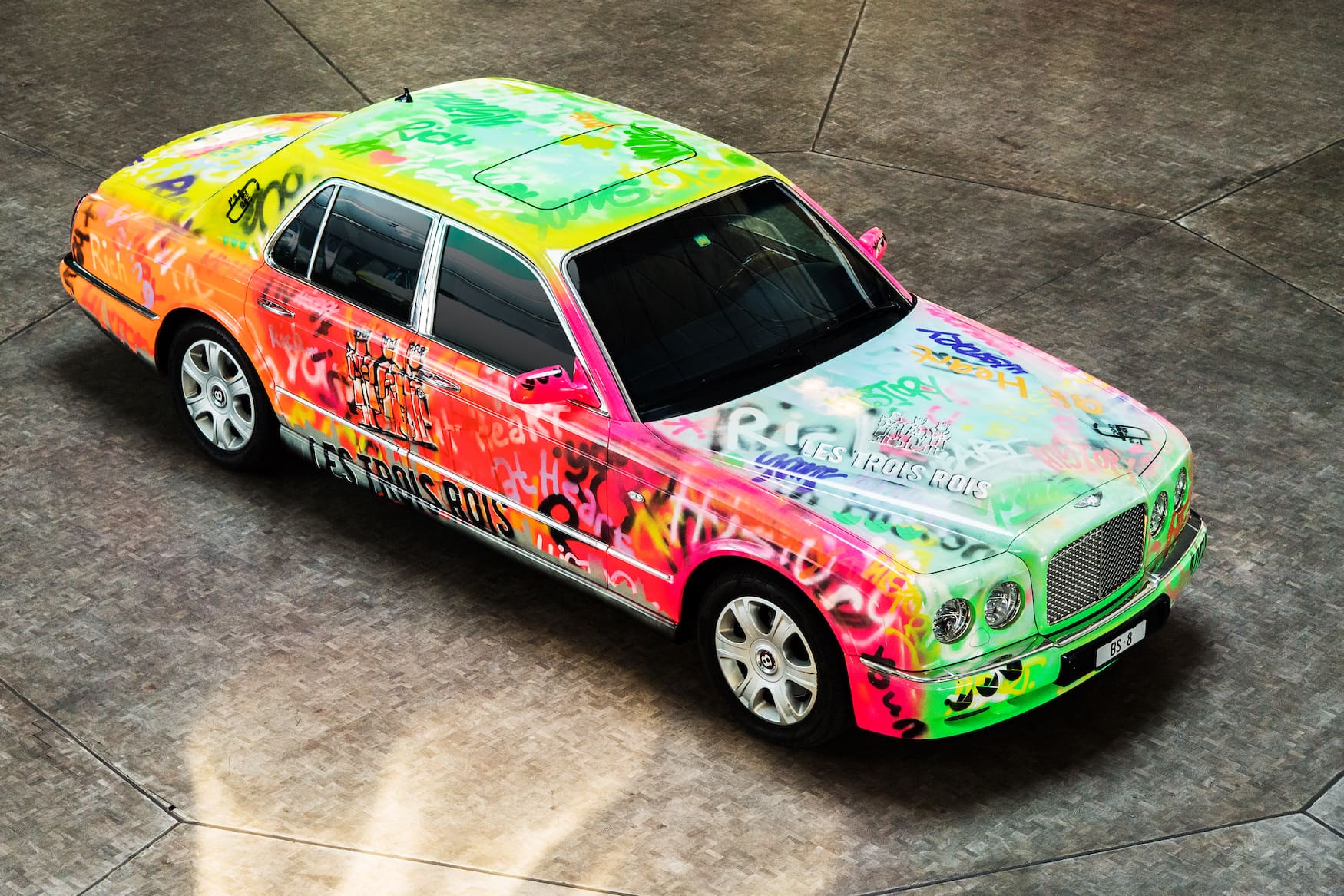 Bunt bemalter Bentley, Kunst in Basel 