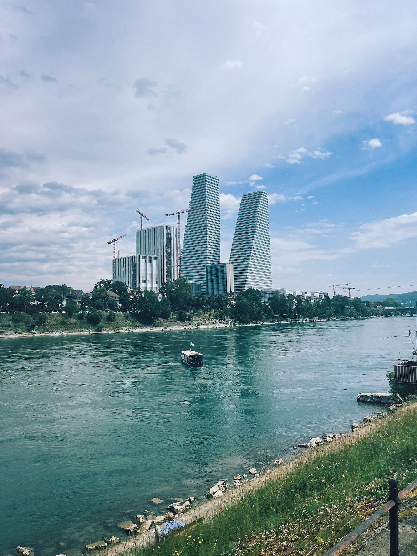 Roche Türme in Basel, entworfen von Herzog & de Meuron