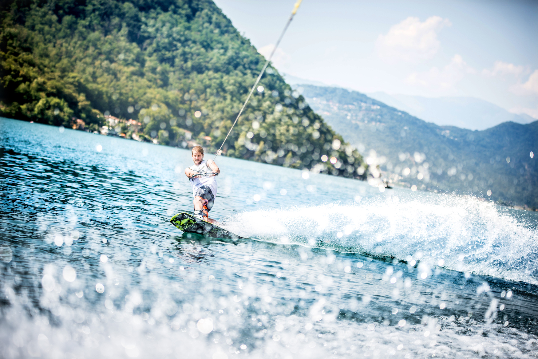 Action im Tessin: Wakeboarden am Luganer See