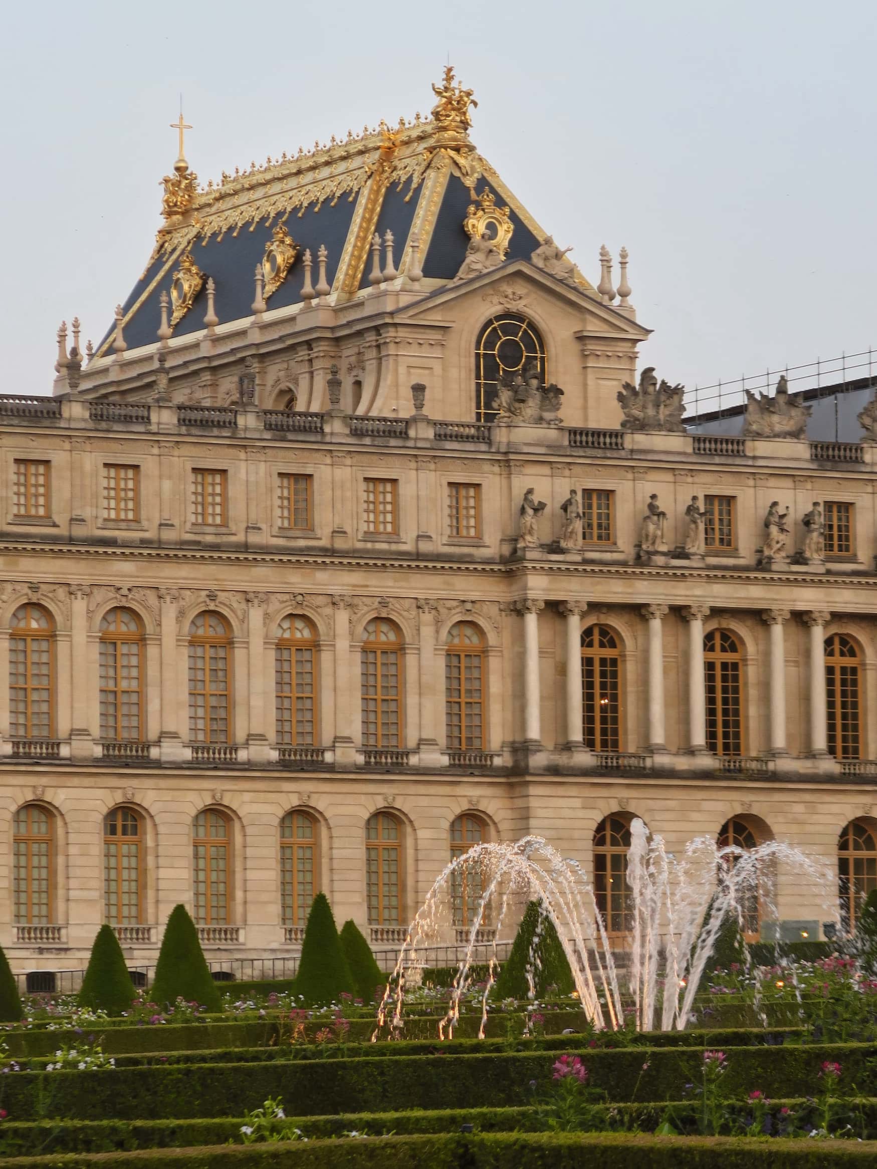 Springbrunnen vor dem Schloss von Versailles