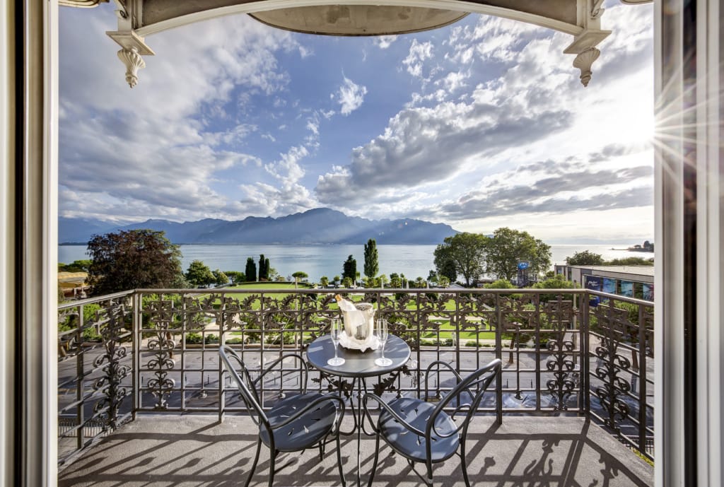 Terrasse mit Blick auf den Genfersee im Fairmont Le Montreux Palace