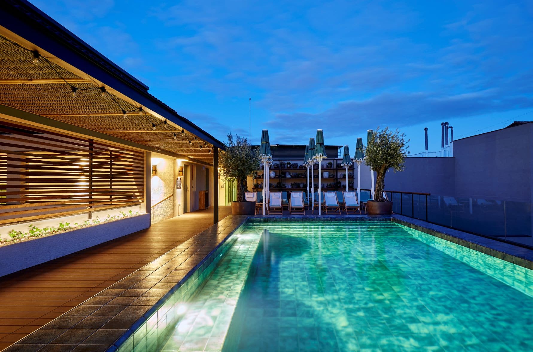 Pool im Radisson Blu 1882 Barcelona 
