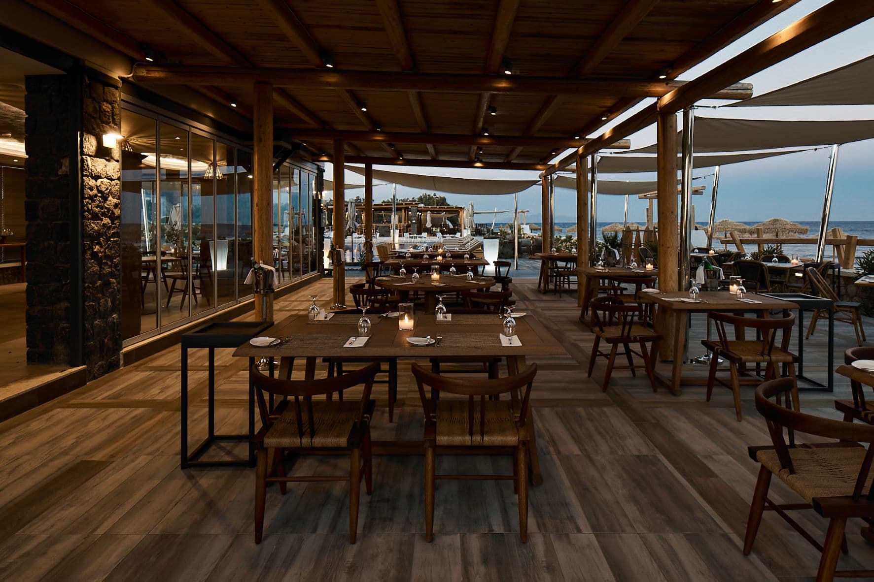 Restaurant im Sea Breeze Santorini Beach Resort 