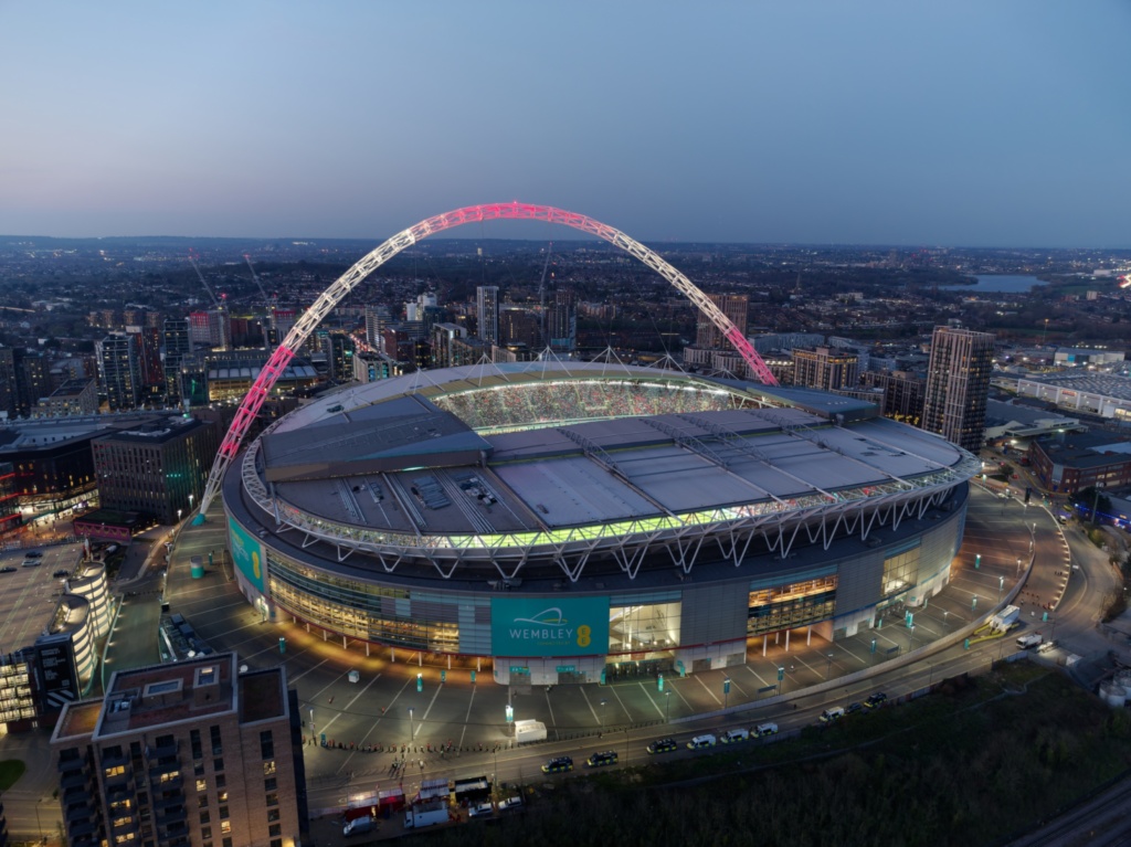Wembley stadion in London abends