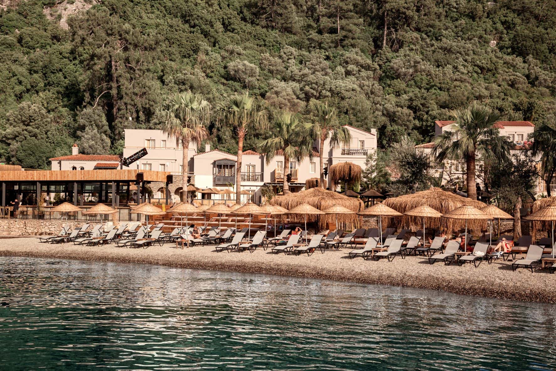 Strand und Fassade Cook's Club Adakoy