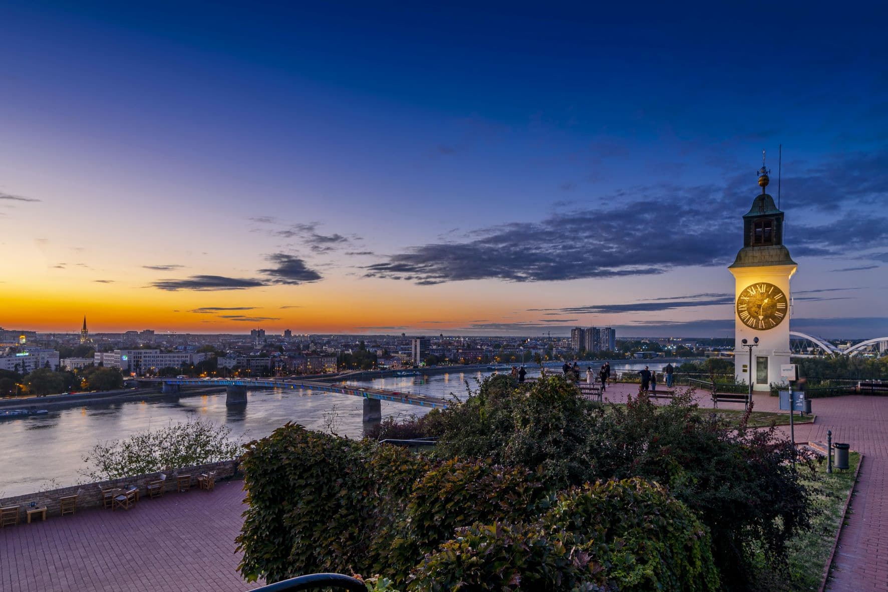 Blick von Festung Petrovaradin auf Novi Sad und Donau