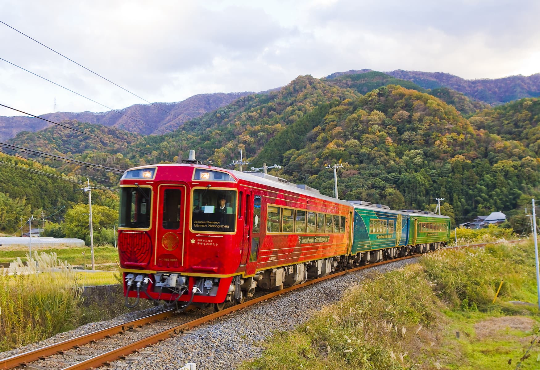 der Shikoku Zug in Setouchi in Japan