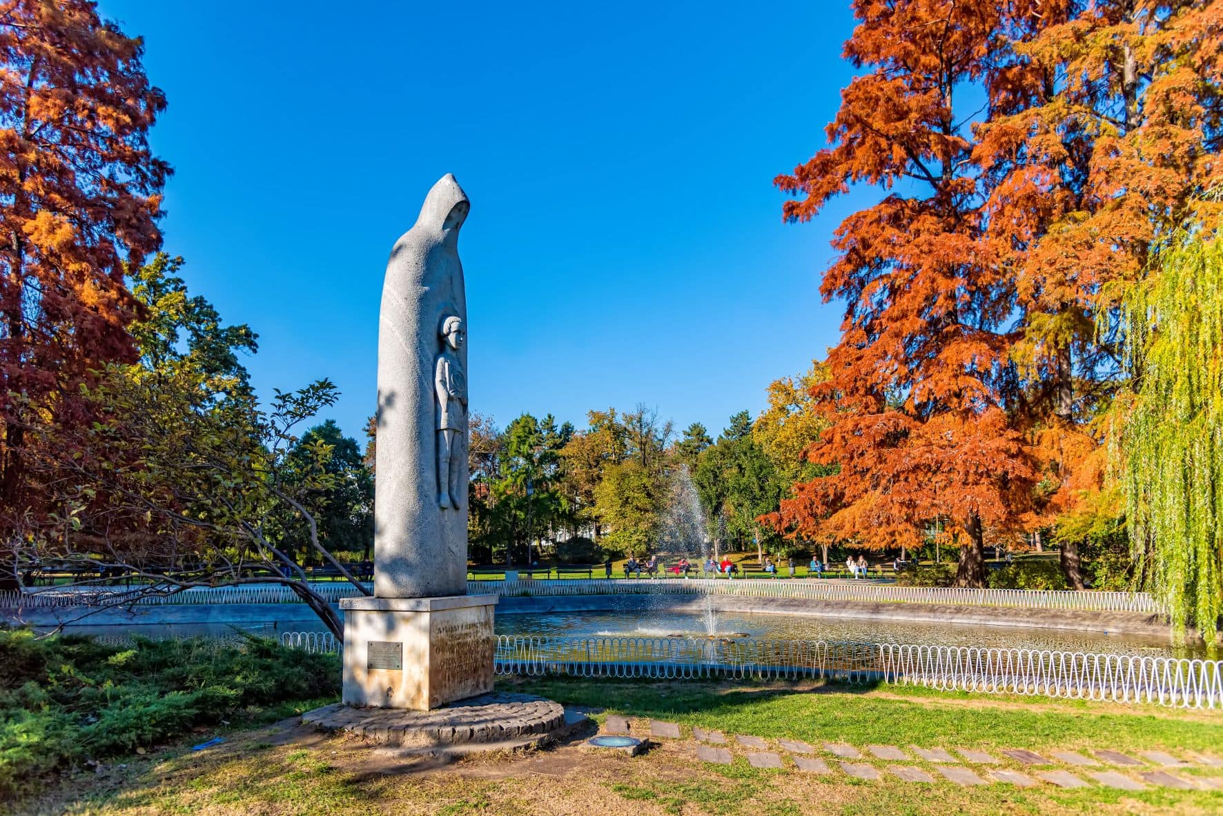 Statue im Donaupark in Novi Sad