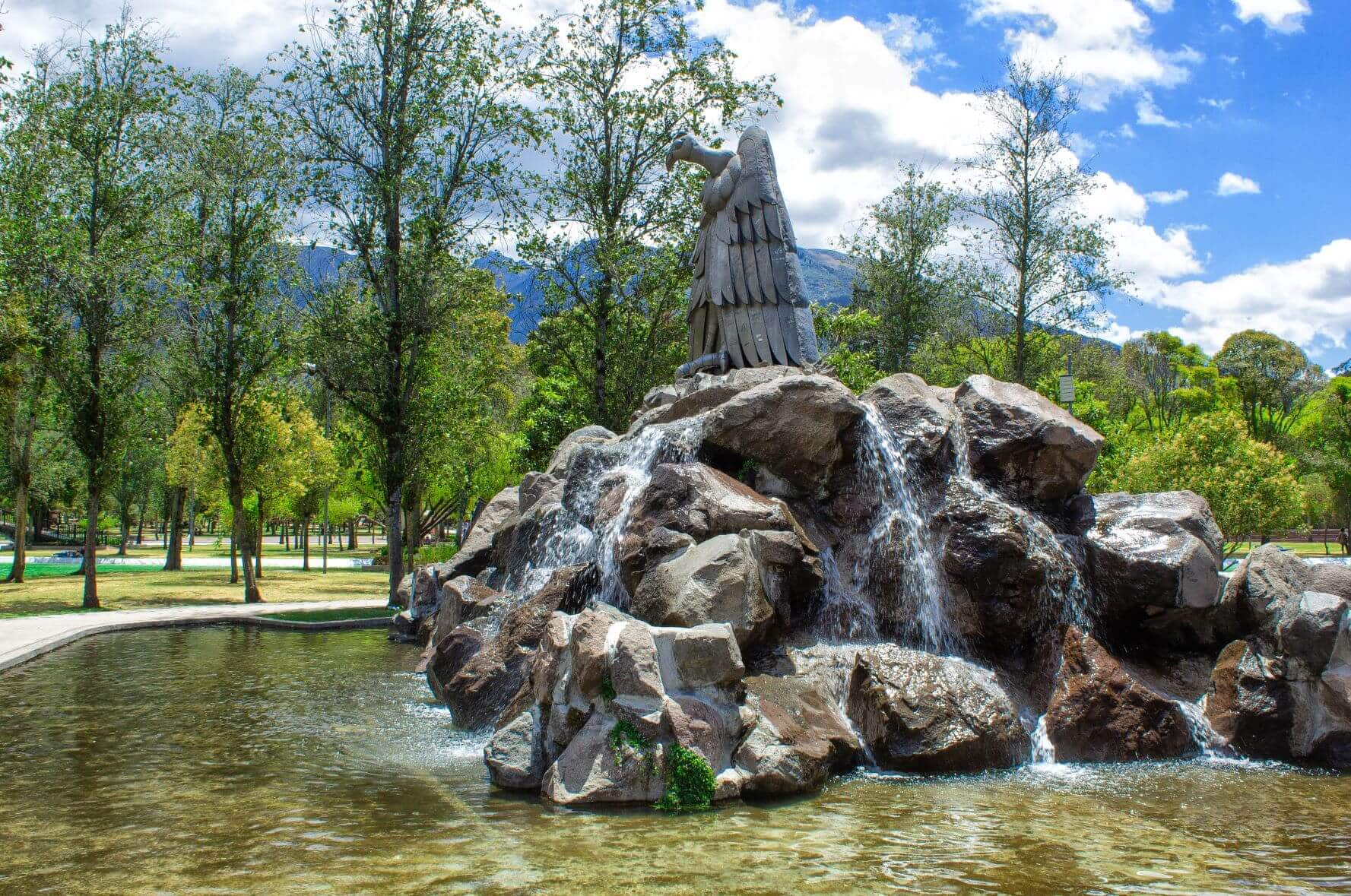Brunnen in einem Park in Quito