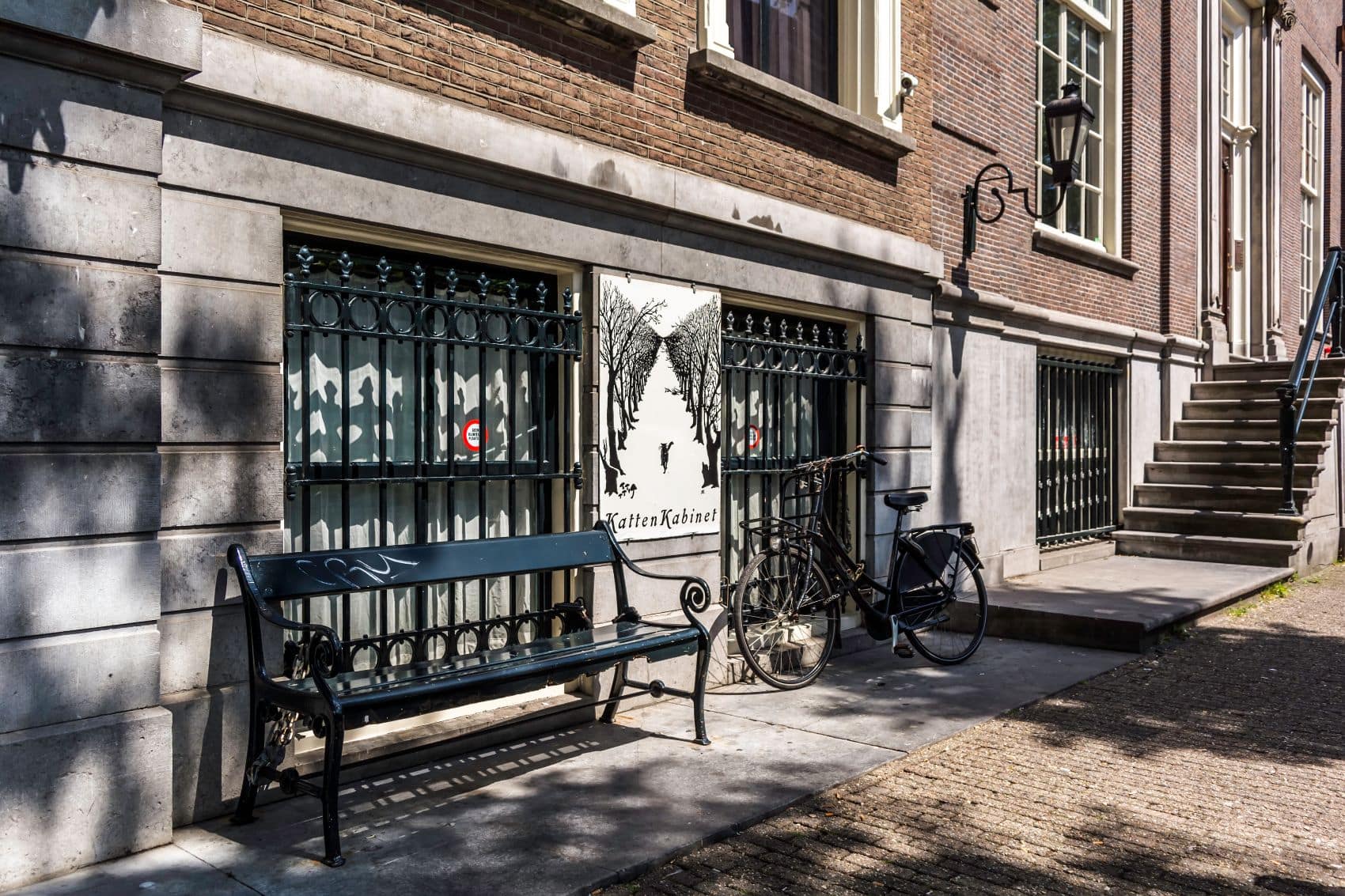 Blick von außen auf das KattenKabinet in Amsterdam