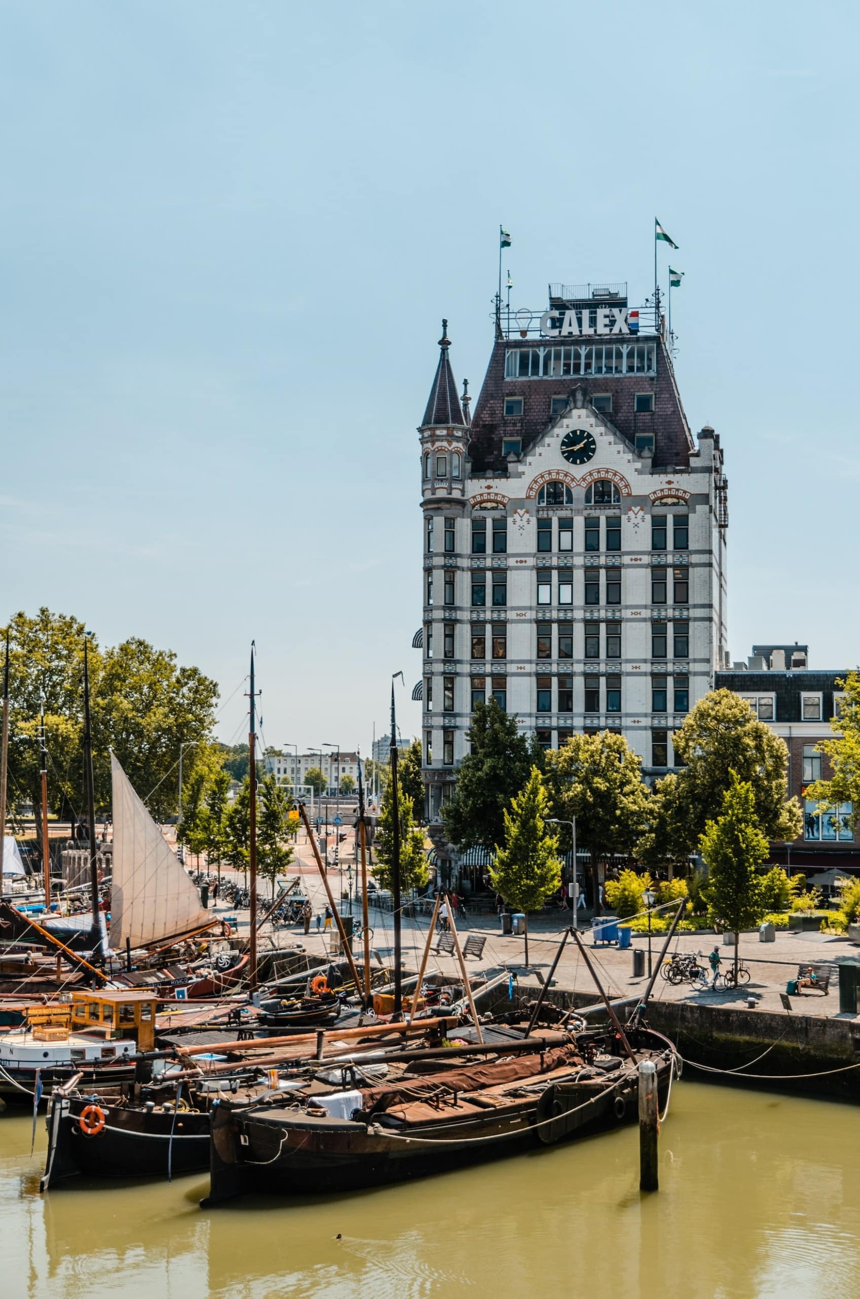 Boote im Hafen von Rotterdam