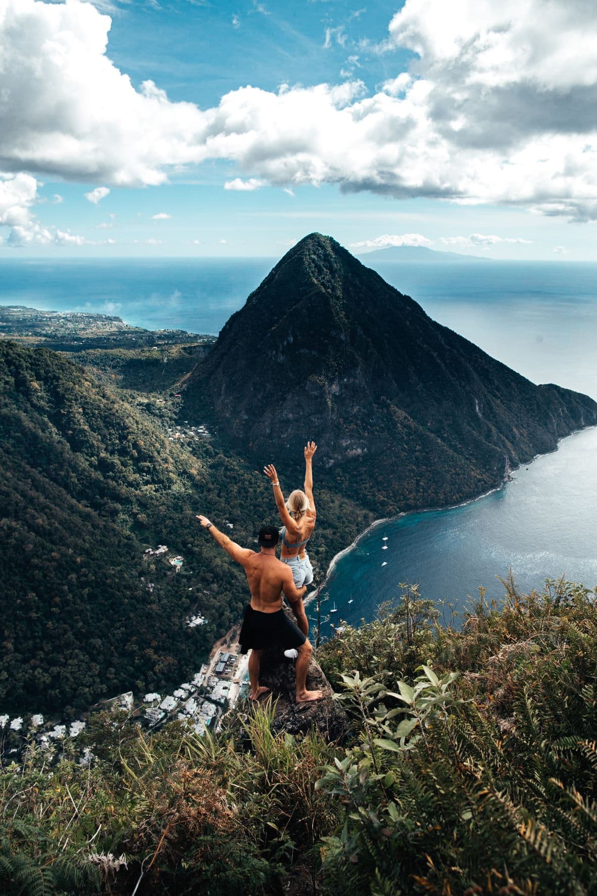 Mann und Frau auf Piton auf St. Lucia