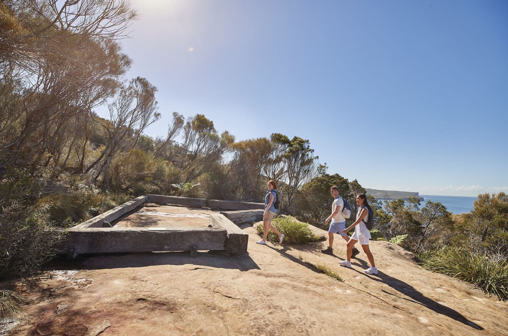 Wanderer auf dem Manly Walk in Sydney 