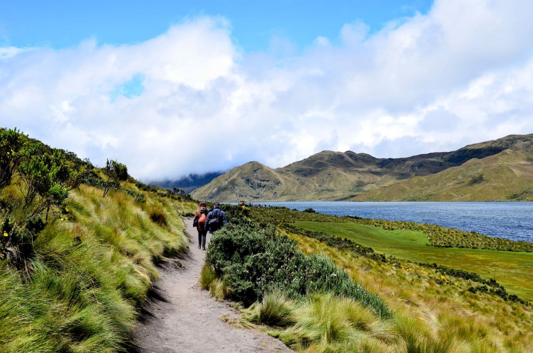 Wanderer am Vulkan Antisana in Ecuador