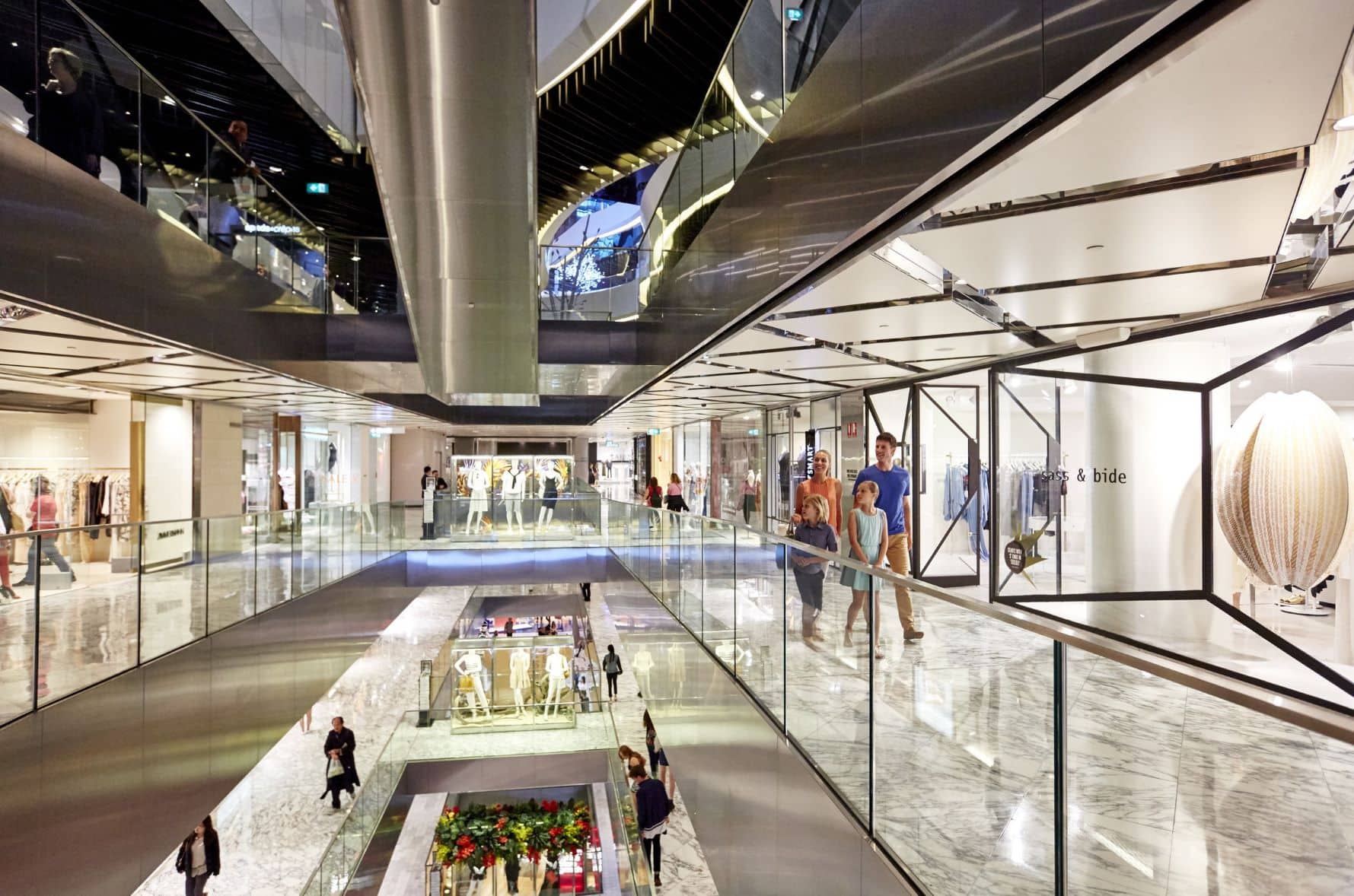 Besucher im Westfield Shopping Center in Sydney 