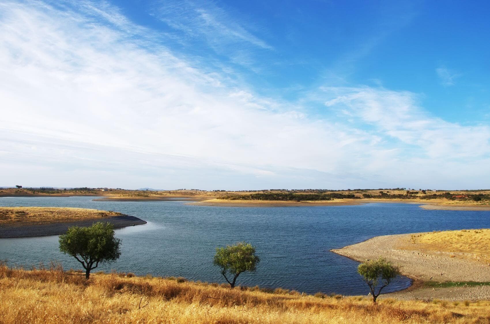Blick auf den Alqueva-See im Alentejo, Portugal