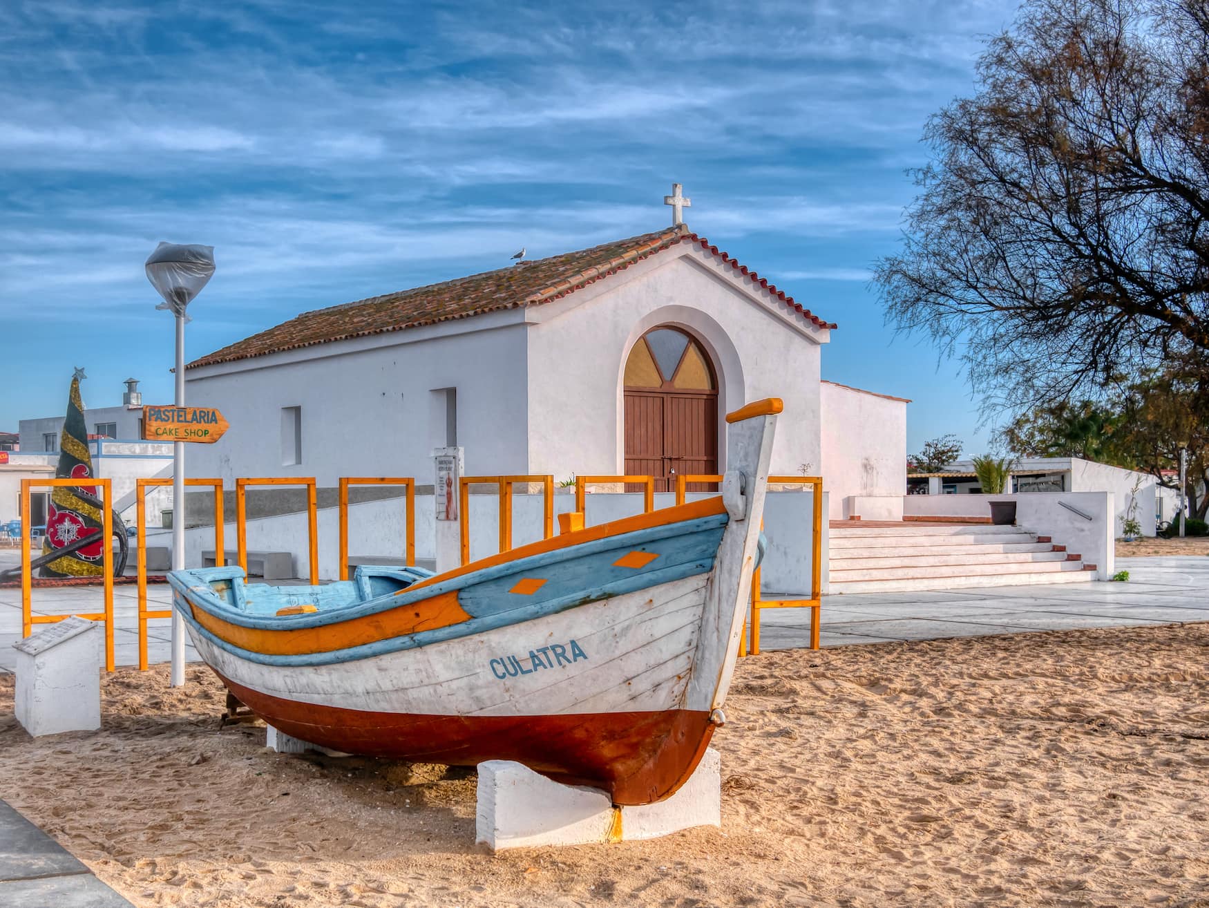 Boot am Strand von Culatra