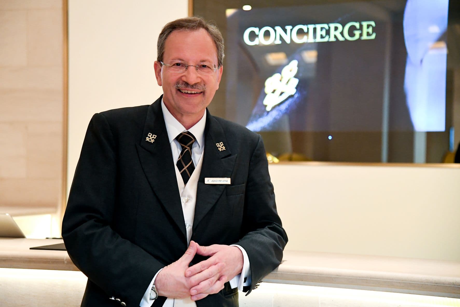 Joachim Lenk, Concierge im Hotel Adlon Kempinski Berlin