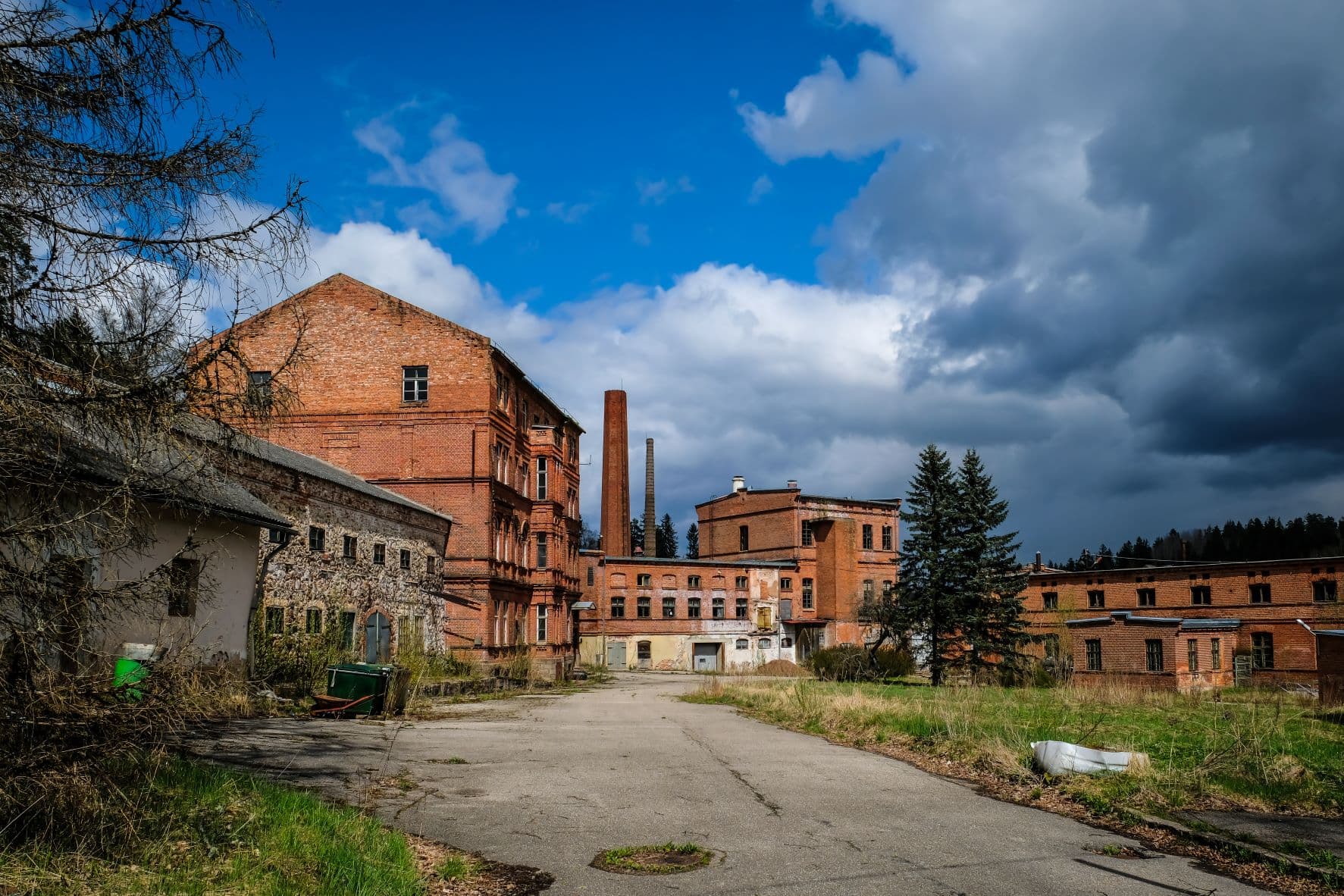 Gelände der ehemaligen Papierfabrik in Ligatne