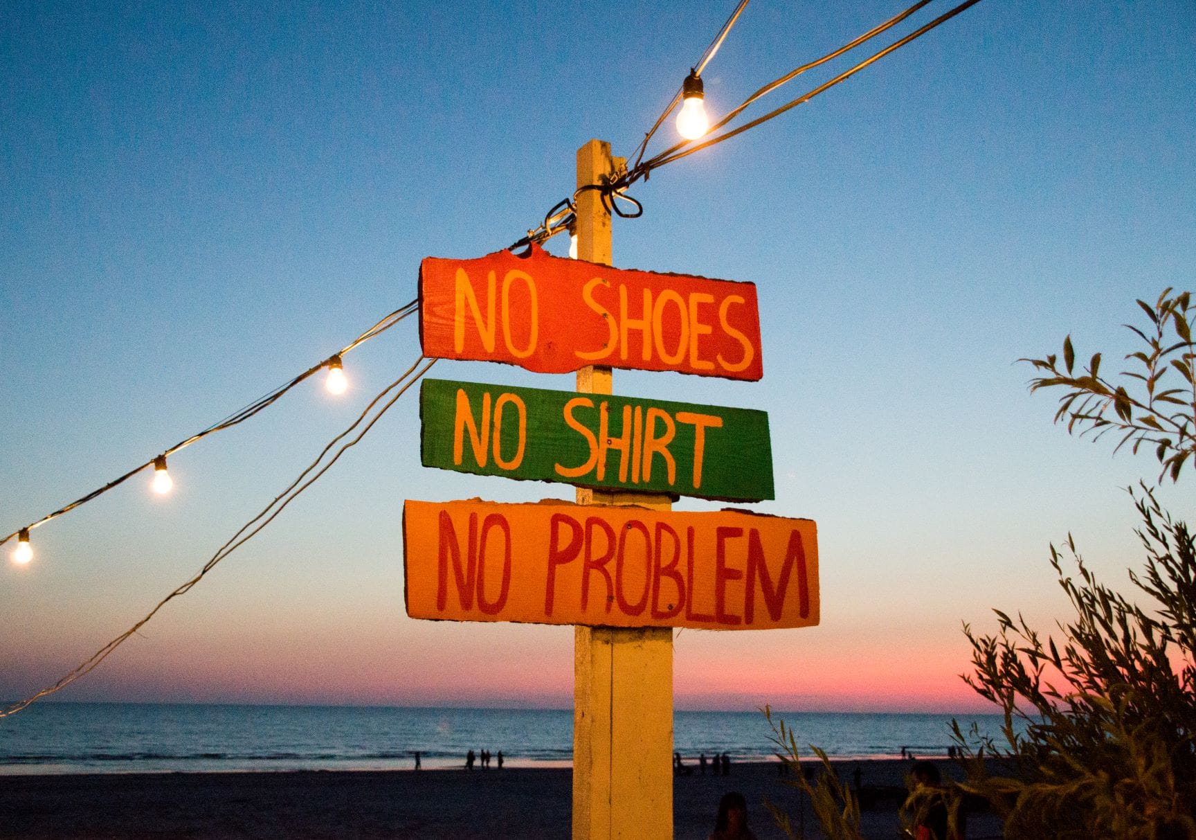 Lustiges Schild am Strand von Liepaja