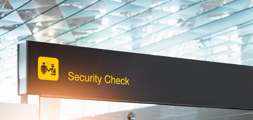 Hinweisschild am Flughafen: Security Check