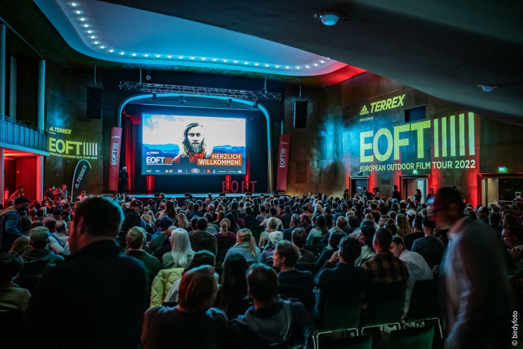 Kinosaal bei der Premiere der European Outdoor Film Tour in München