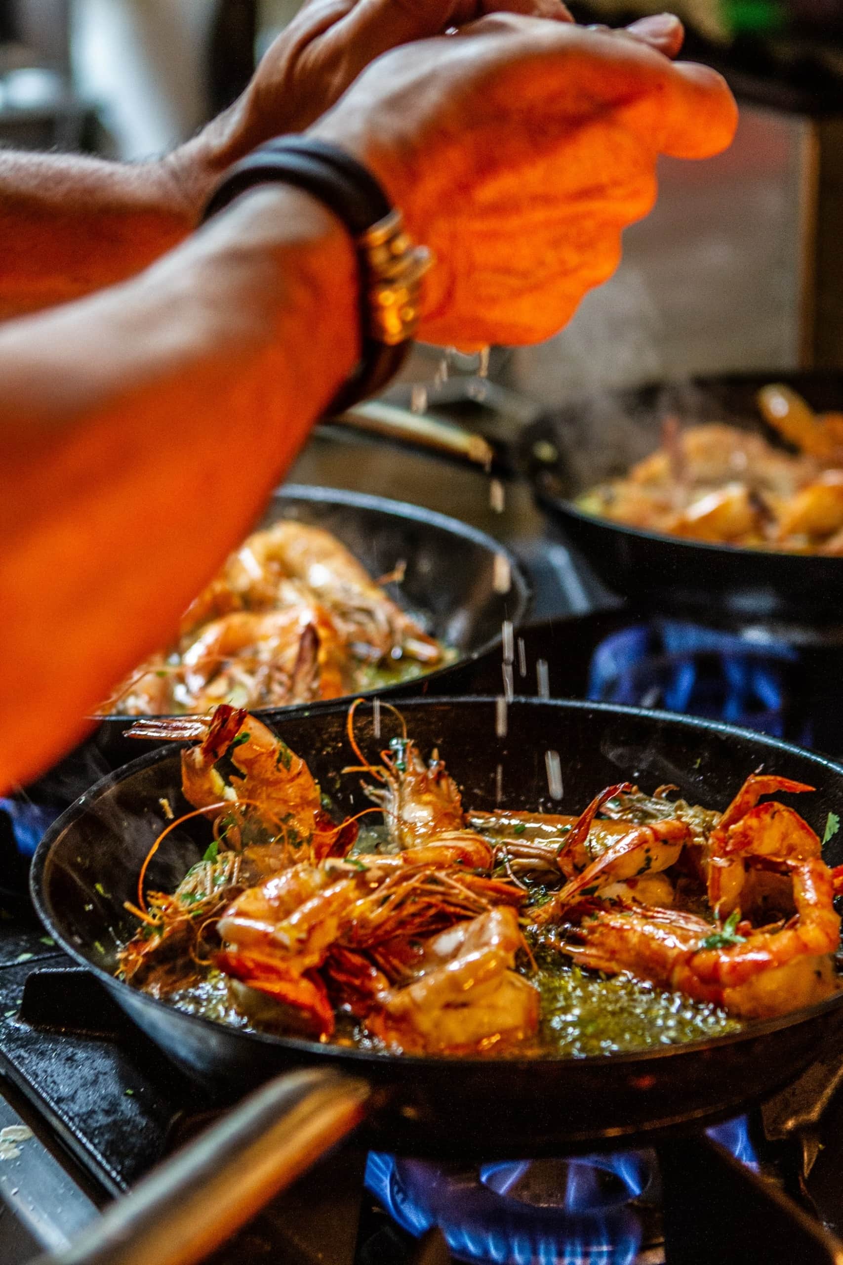Shrimps in einer Pfanne