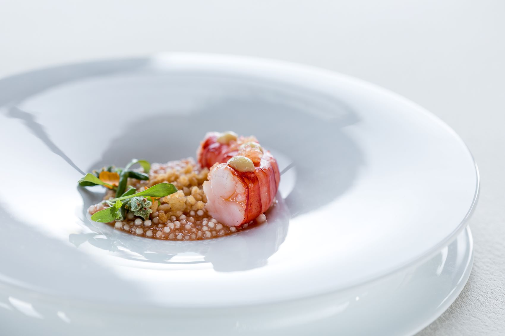 Tapiokaperlen mit Puffreis, Zitronenkaviar, Carabiniero