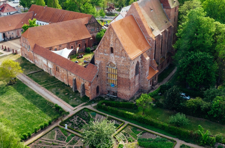 Kloster Klostergarten Rehna Backstein