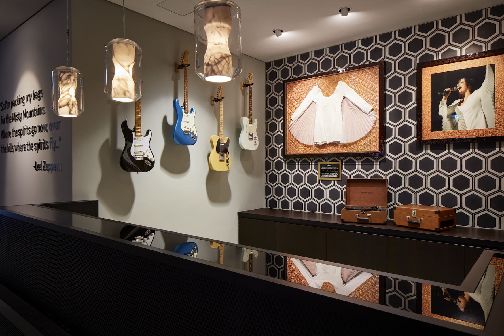 Hoteleingang im Hard Rock Hotel Davos