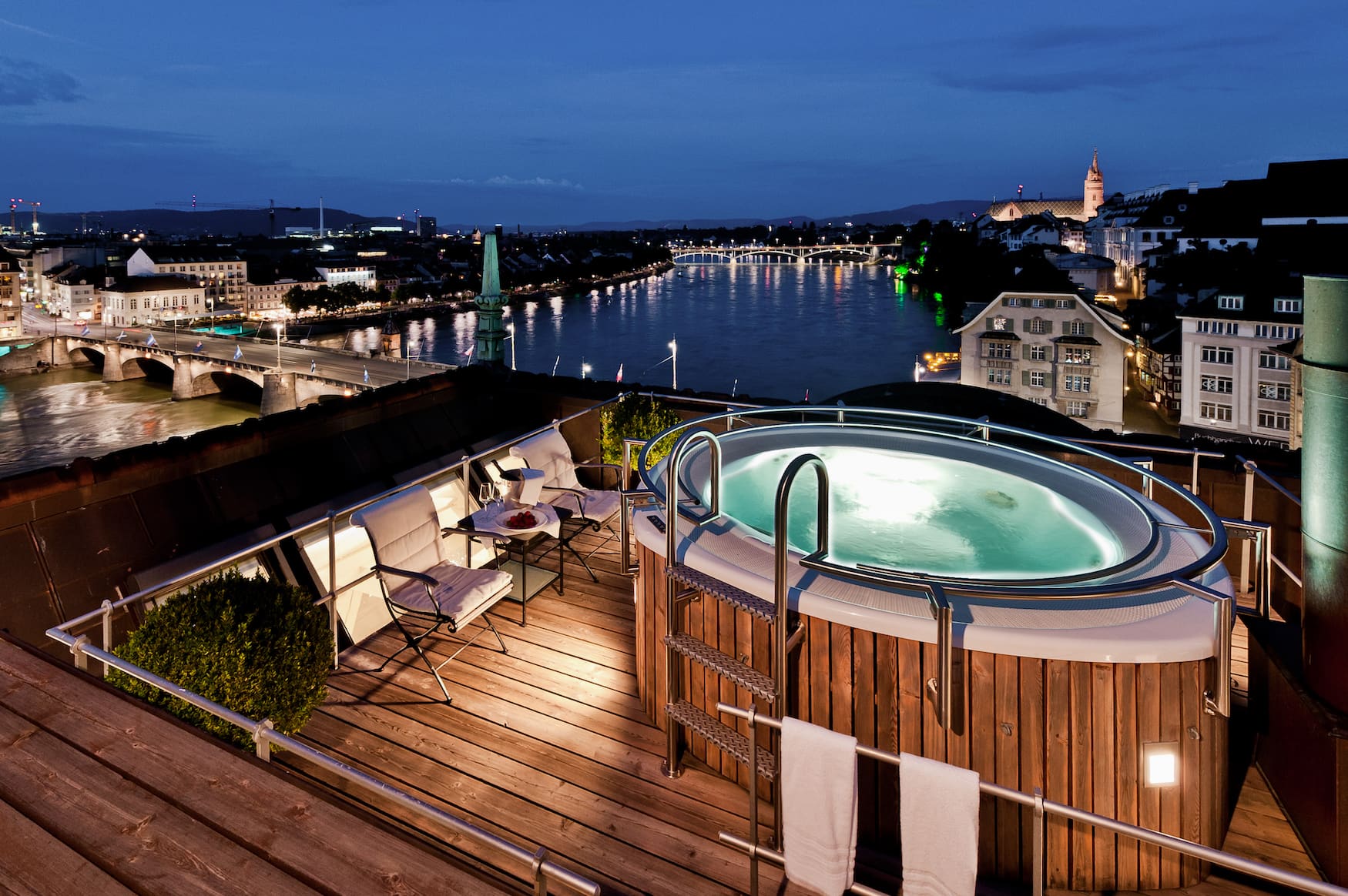 Rooftop Jacuzzi im Les Trois Rois