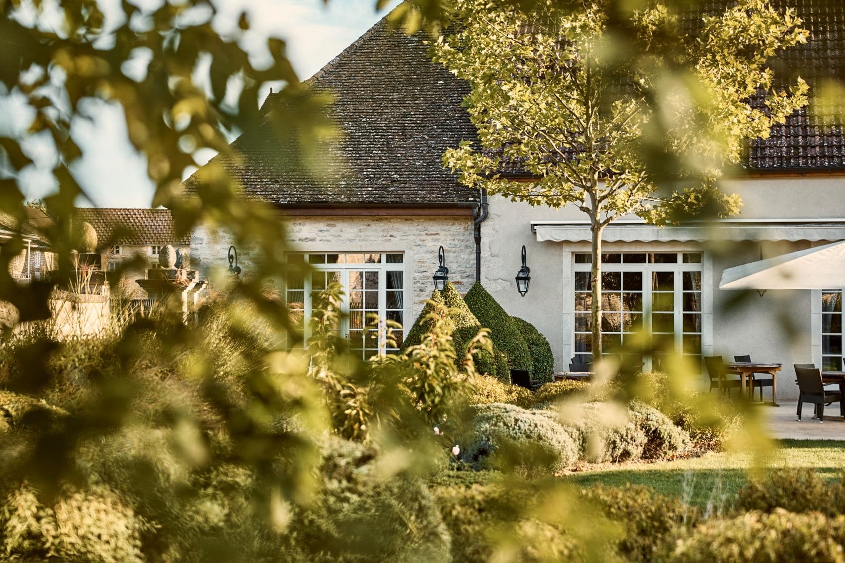 Blick auf Haus des Hotels Como Le Montrachet