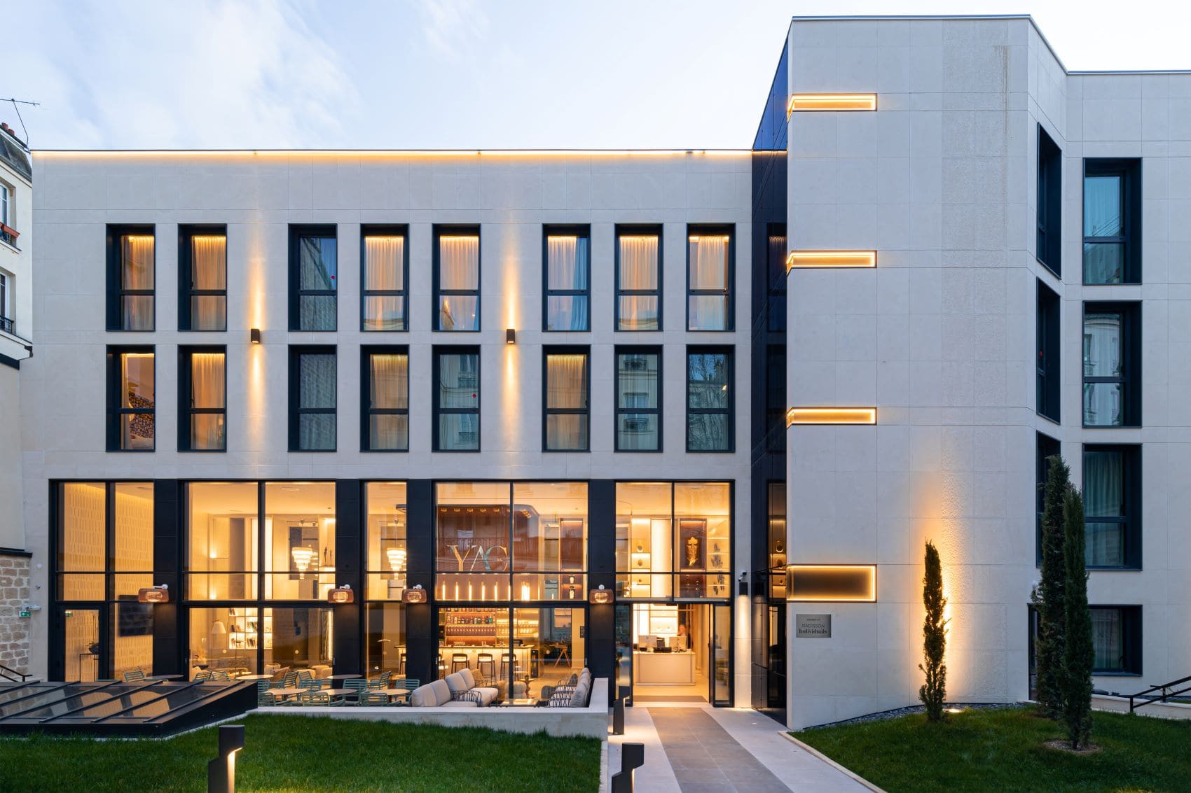 Fassade des Hotels YAC Paris Clichy