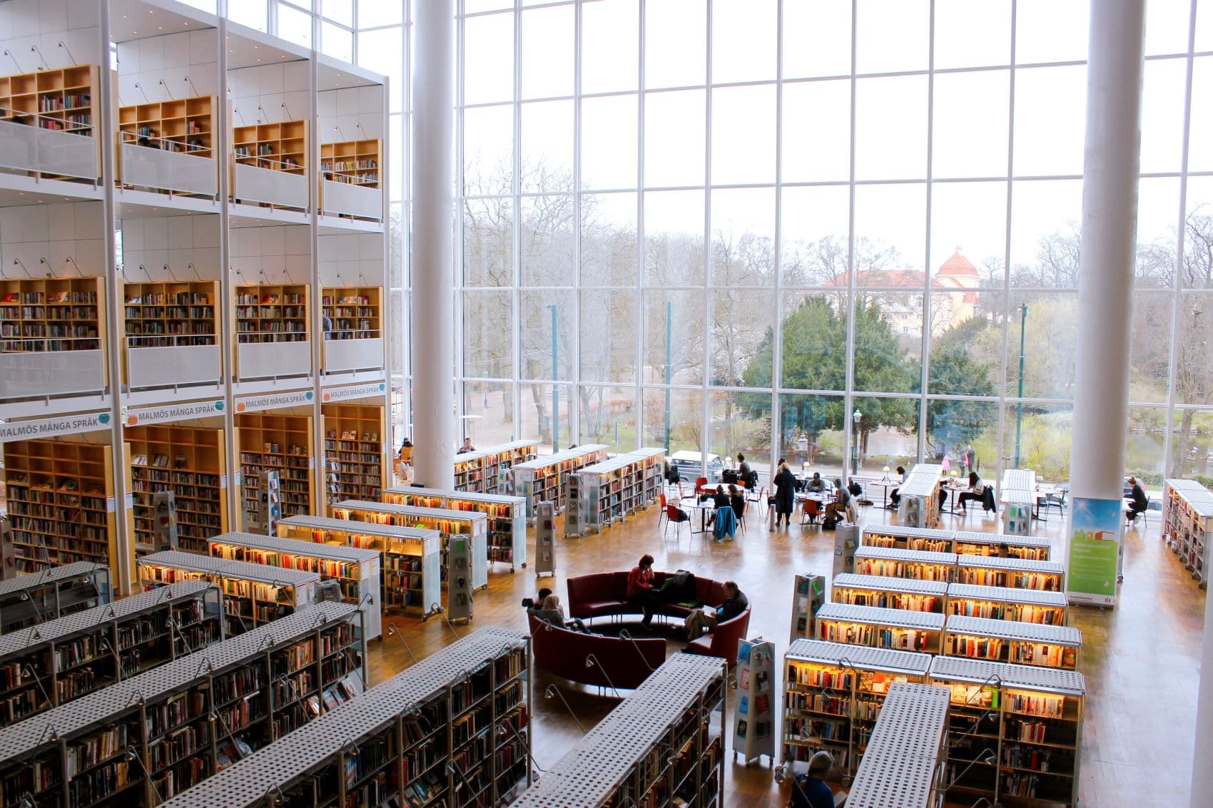 Lesesaal der Stadtbibliothek Malmö