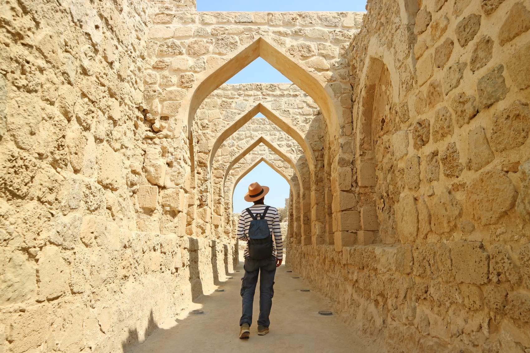 Mann im Qal'at Al Bahrain Fort Bahrain