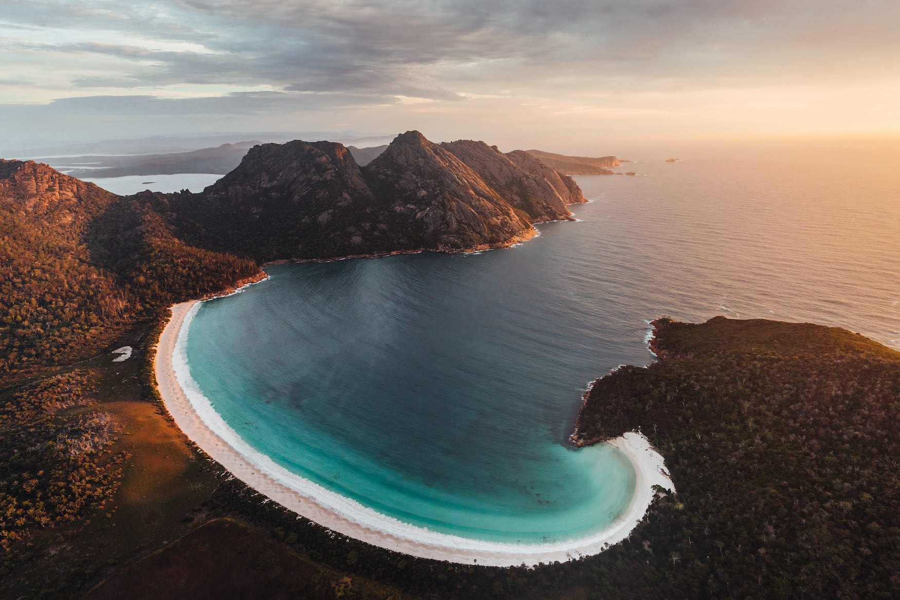 die Wineglas Bay in Tasmanien