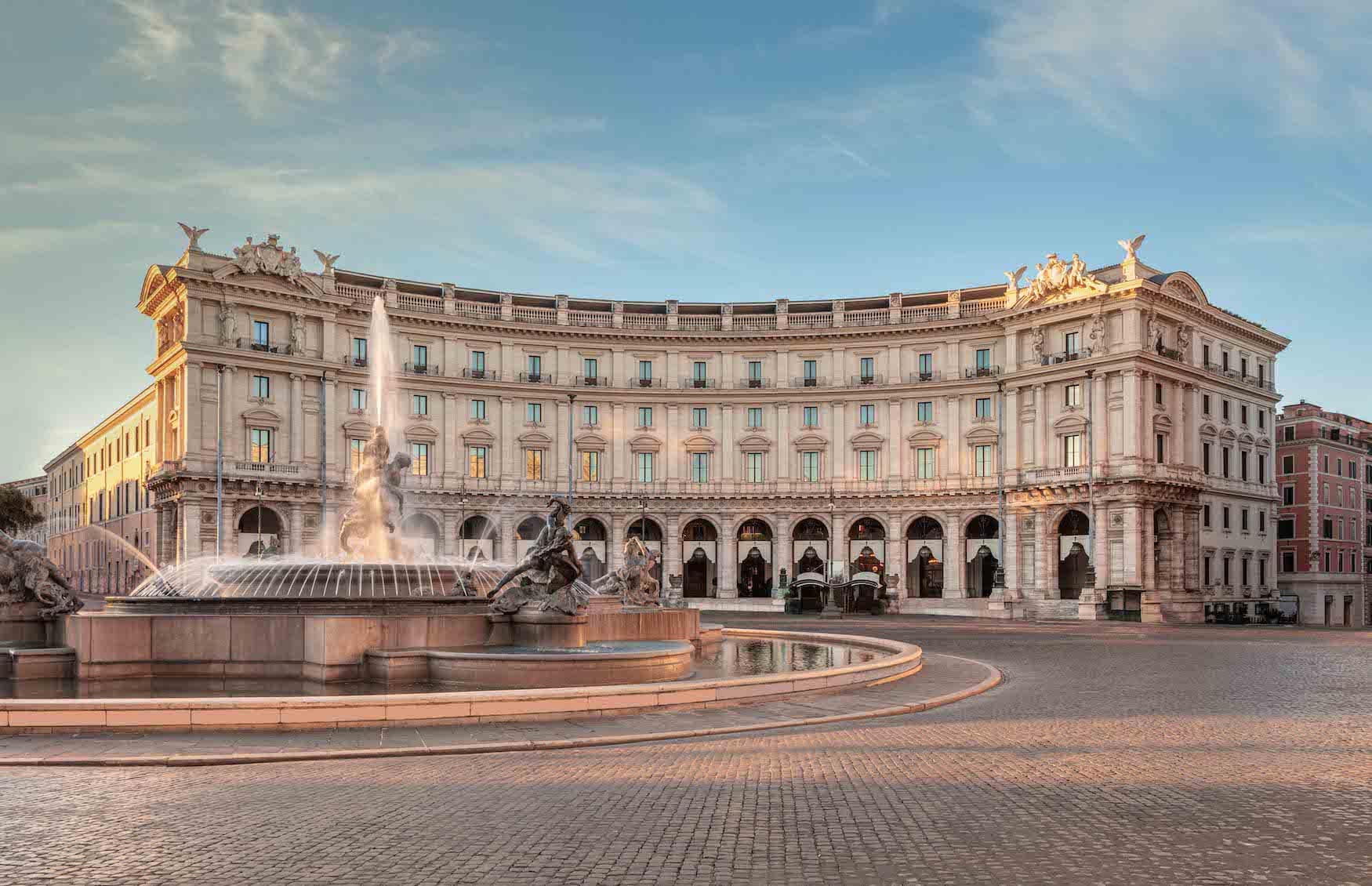 Fassade des Palazzo Naiadi Rome