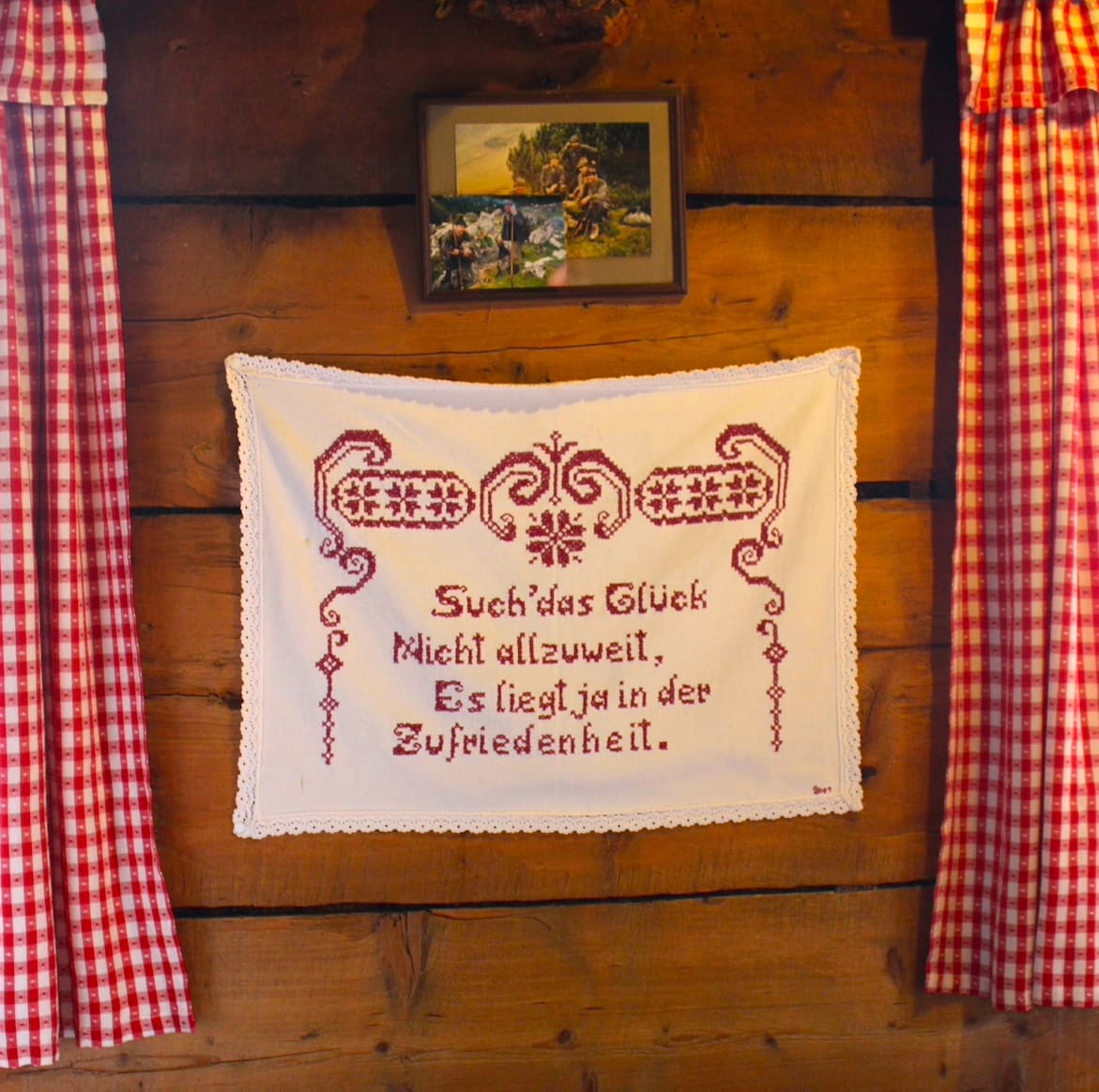 Dekoration auf der Schrambach-Hütte auf dem Salzburger Almenweg